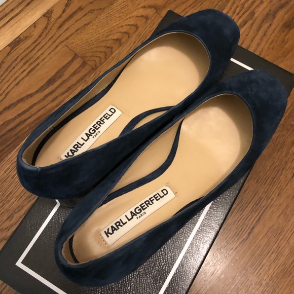 Karl Lagerfeld Paris Block Heel Pump Navy/Sliver - Picture 5 of 8